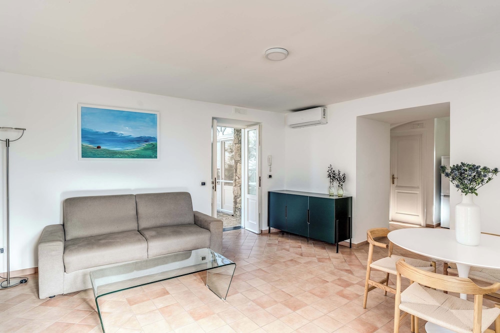 Giulia 3 Villa Apartment Shared Pool Sea Views