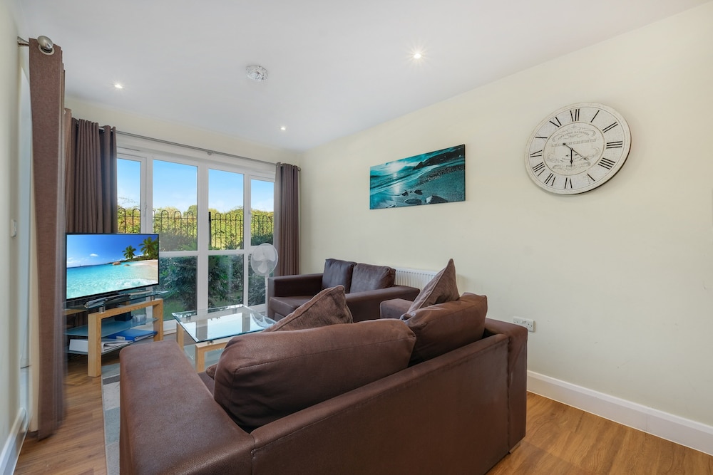 Heathrow Living Serviced Apartments by Ferndale