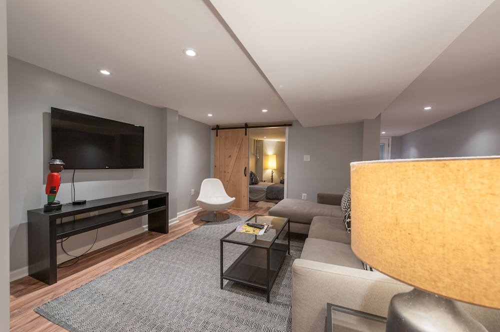 Honey Suite - Luxury Bed - Peaceful and Quiet Central D.C. view 2