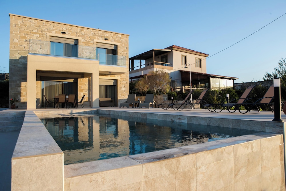 Amfitriti Villa