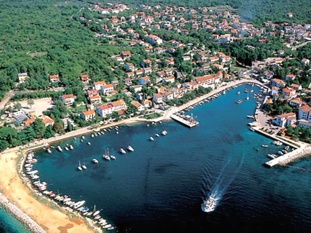 Large Apartment in Malinska near Sea view 2