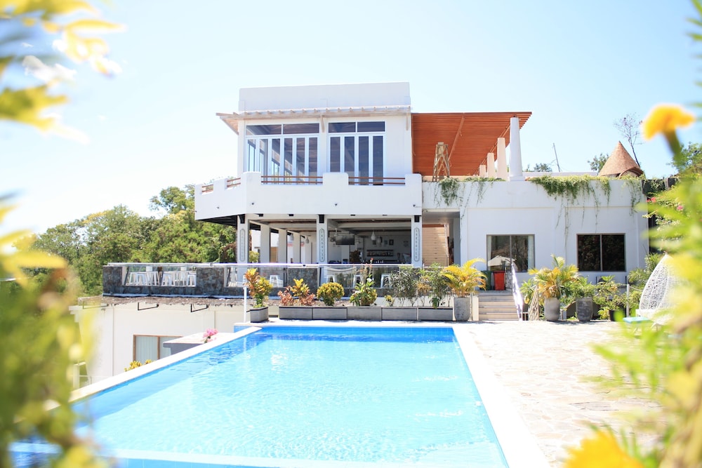 Hotel La Cecile Hotel and Cafe Komodo - Image 1