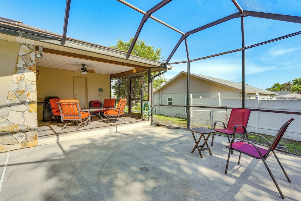 5 Mi to Weeki Wachee: Spring Hill Home w/ Lanai view 4