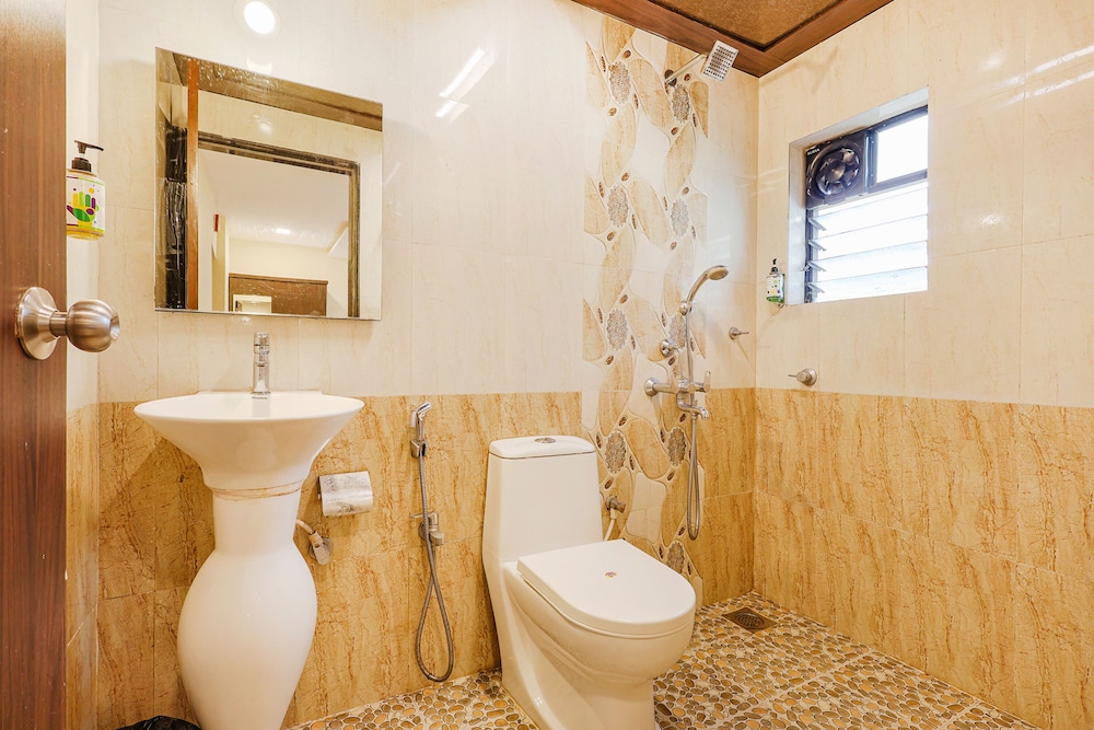 Fabhotel Shalom Indus Residency