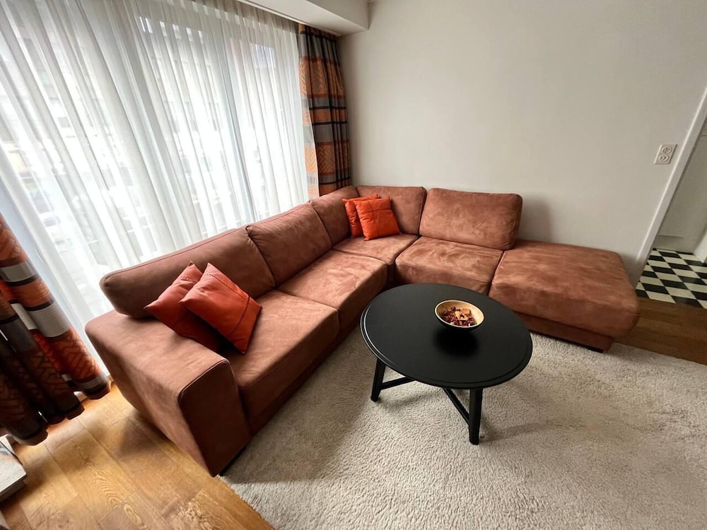 Spacious 2 Bedroom App in the Center With Terrace