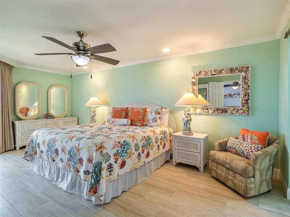 Pointe Santo Condos by Dream Vacation Rentals