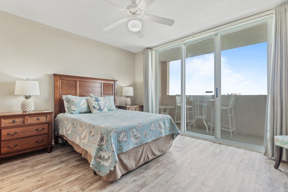 North Tower #1003 3 Bedroom Condo by RedAwning view 5
