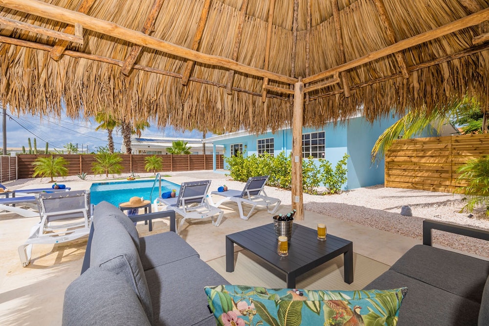 House of Joy Palapa Pool Near Eagle Beach