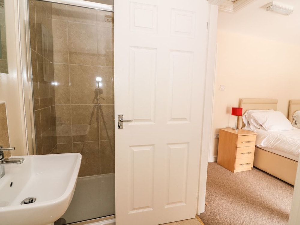 Swansea Vacations - Old Tredegar Arms - Property Image 12