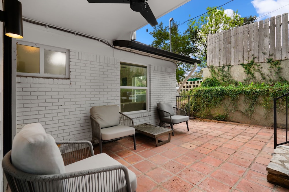 4 Bedroom Near Soco With a Private Pool & Sauna - Image 4