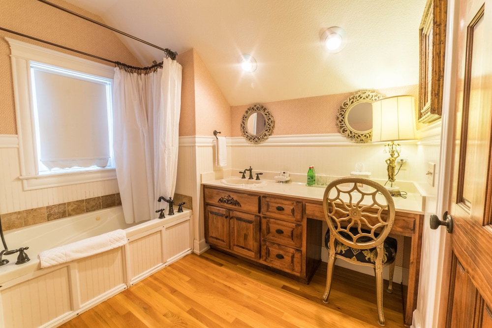 The Victoria B & B