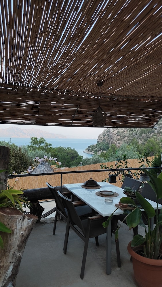 Amos Sea View
