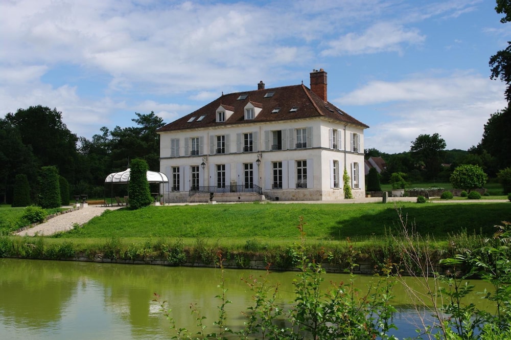 Château de Pommeuse view 3