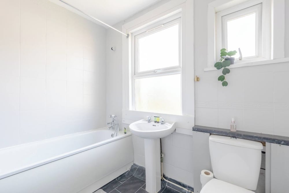 Chic 3BD Flat - 5 Mins to Walthamstow Central!