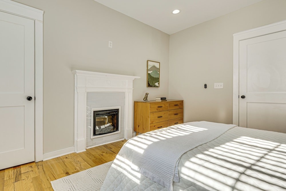 Walk to Beltline: Wfh-friendly Hub w/ Yard!