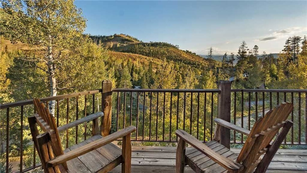 Gold Mine Lodge 6 BedroomHoliday home By Moving Mountains