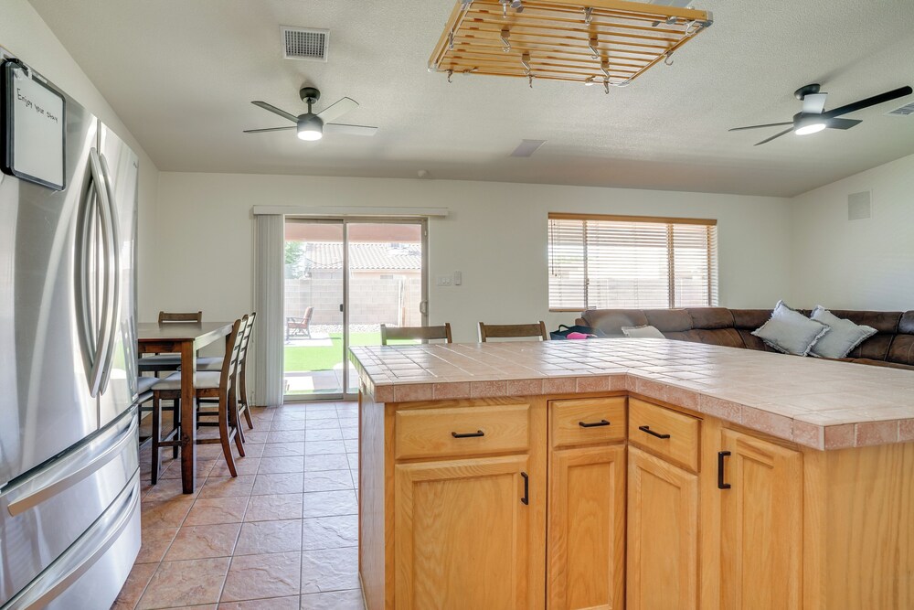 Near Golf Courses: Poolside Paradise in Yuma!