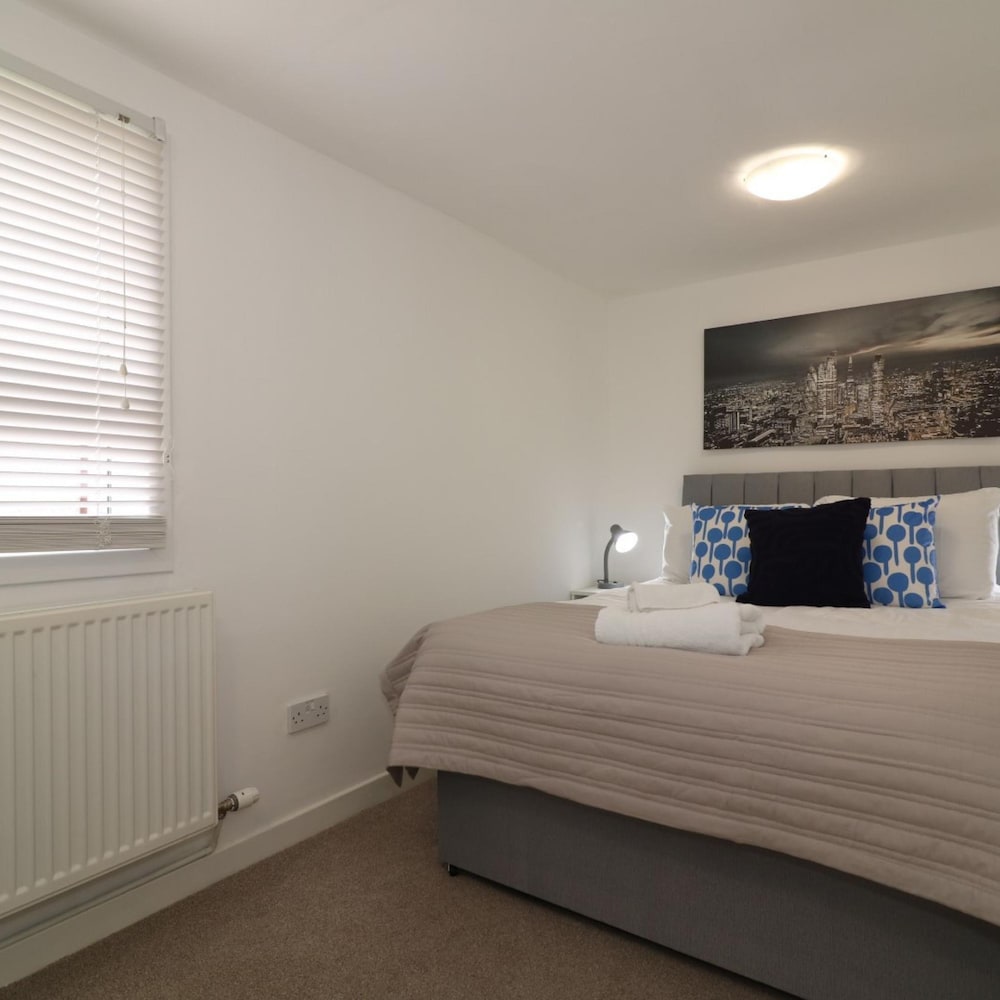 Barons Court - Paisley