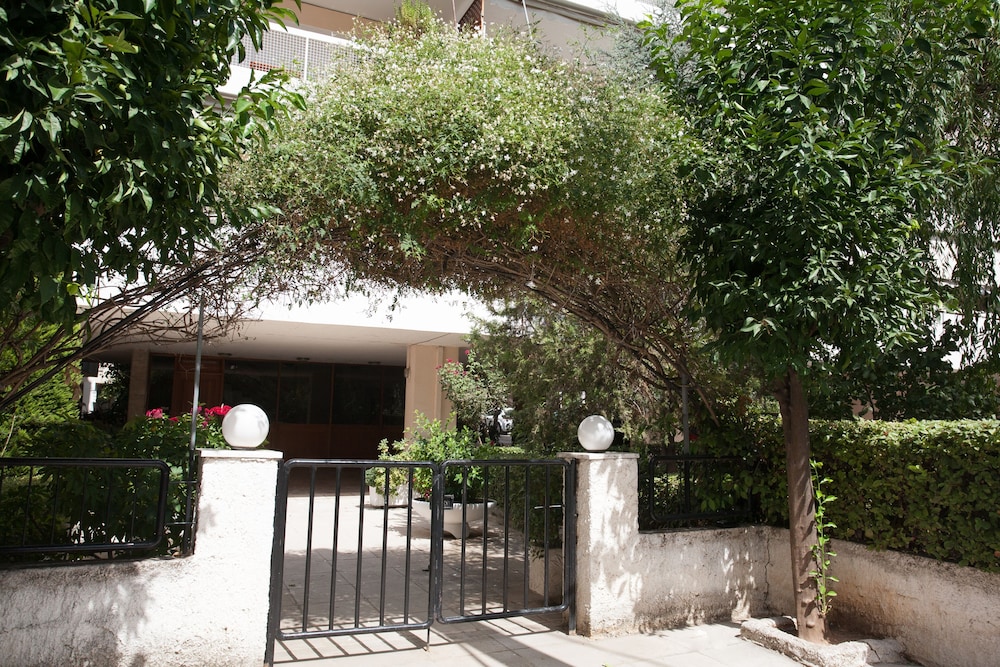 UPSTREET Bright 1BD Apt in Chalandri