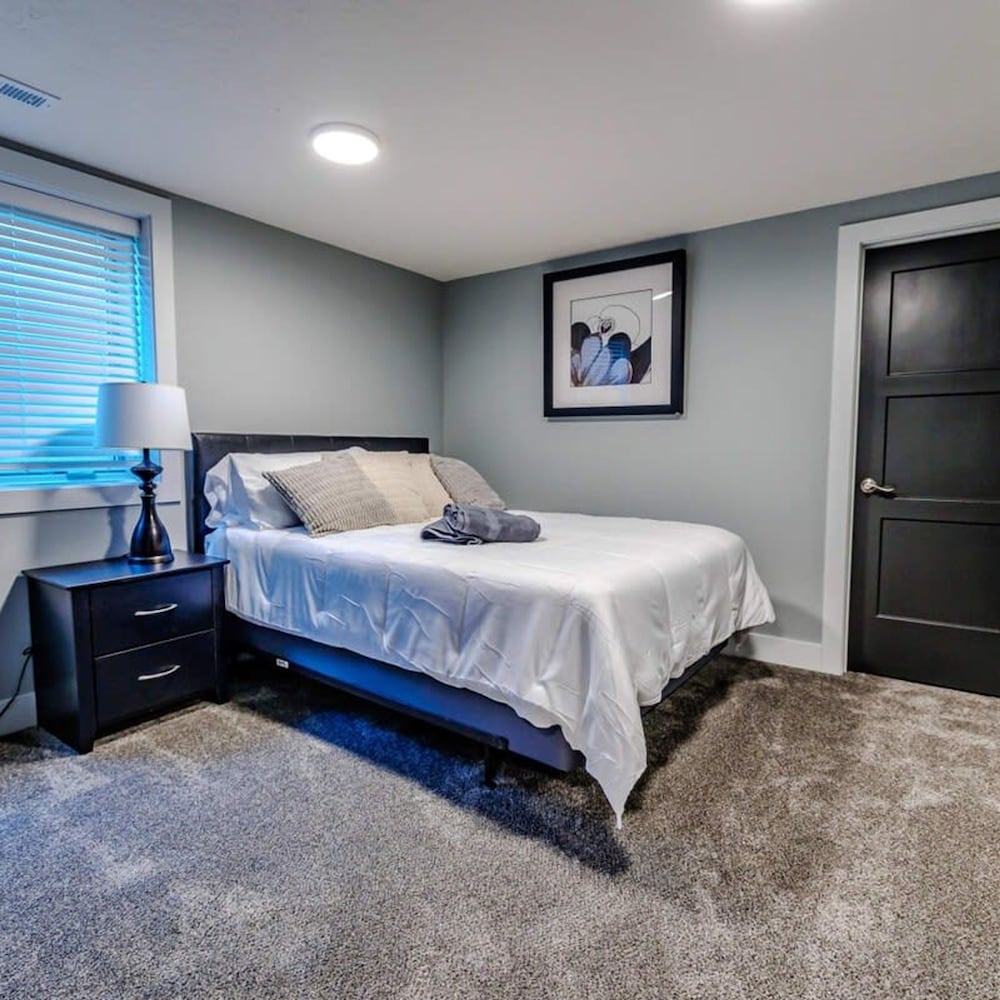 Luxury Retreat Modern 5BR Ranch in Bennington