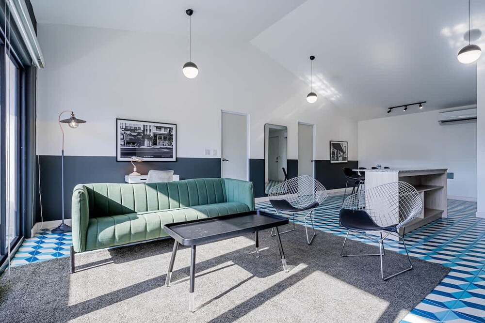 w Amazing 2BR in Santa Ana