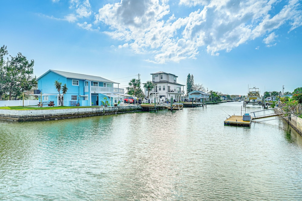 < 1 Mi to Hudson Beach: Waterfront Apt w/ Dock