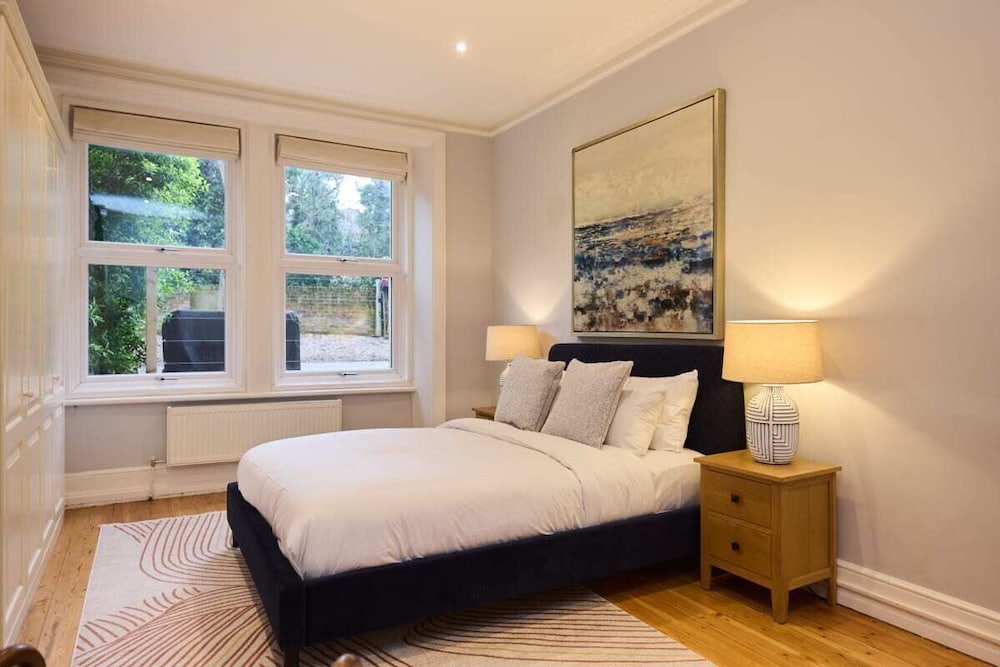 The West Kensington Hideout - Cozy 2bdr Flat With Garden