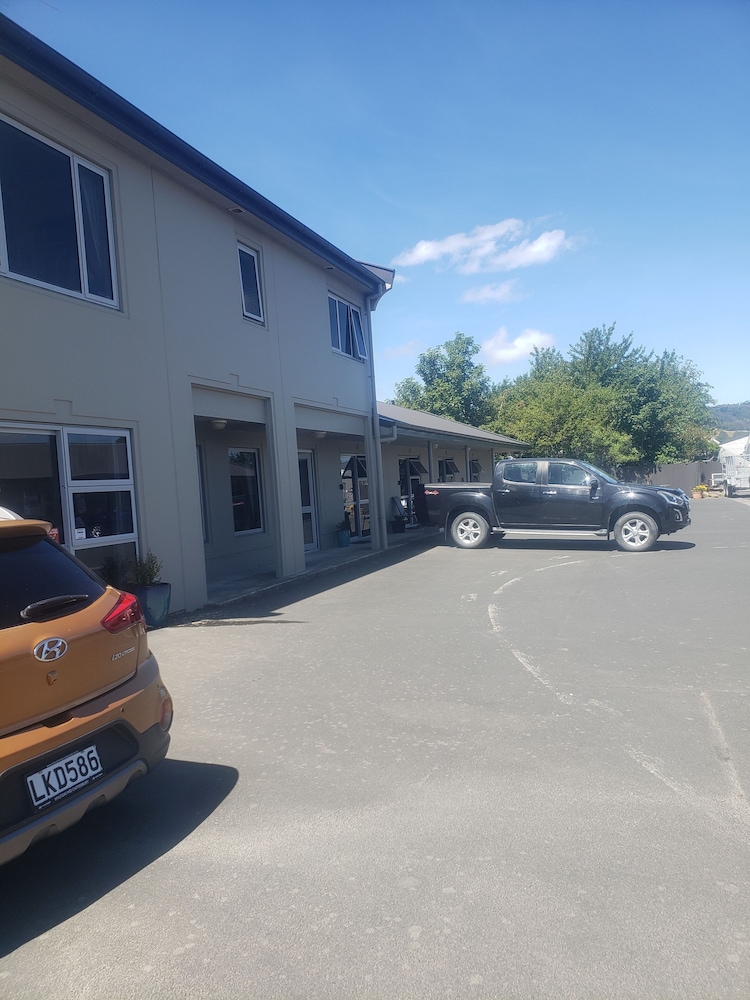 St John's Court Motel