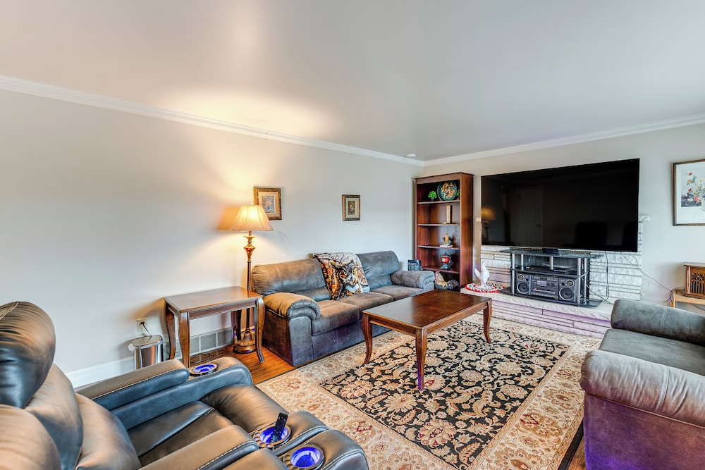 Bring a Pet: West Valley City House w/ Grill