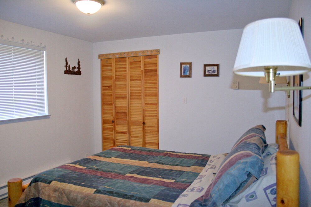 Glacier Springs Cabin #39 - New Modern-rustic Cabin With Air Conditioning! view 5