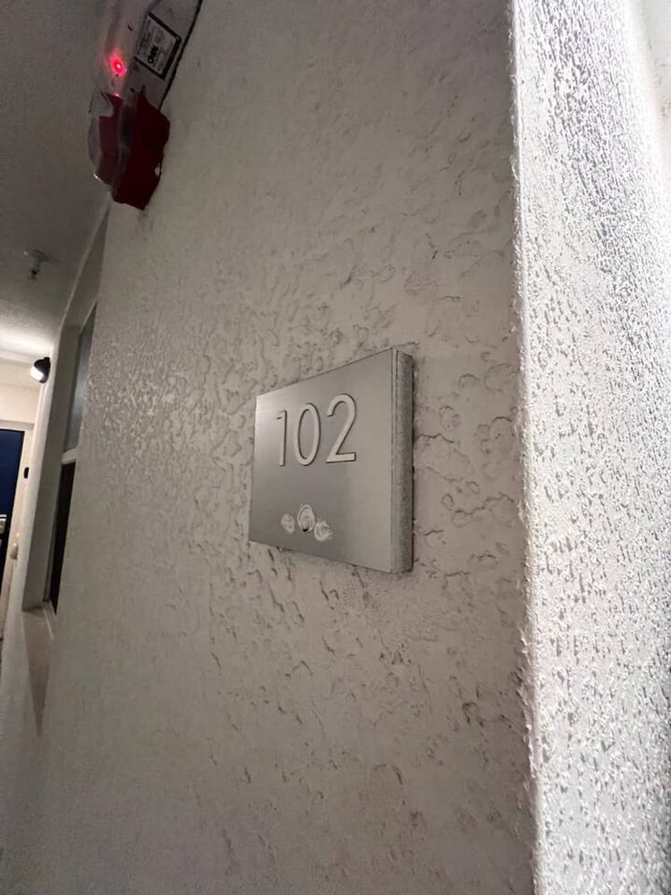 102 Pretty Apt Storey Lake Disney