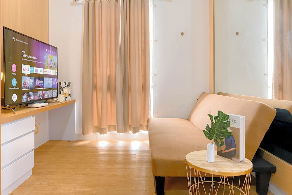 Good And Cozy 2Br Apartment Patraland Urbano