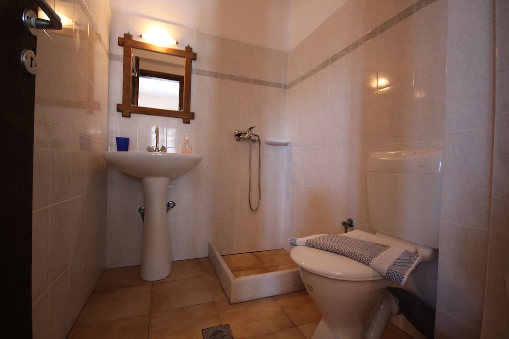 Vrachia Studios & Apartments