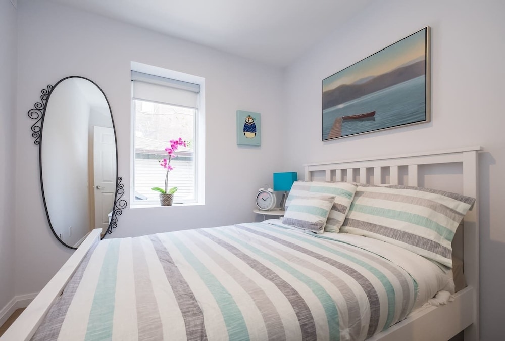 Chic & Central 3-bedroom in Little Italy - Image 3