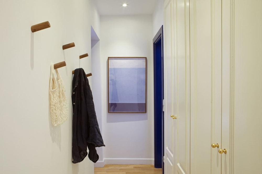 Perissa - 2 Bedrooms and Terrace in Trafalgar