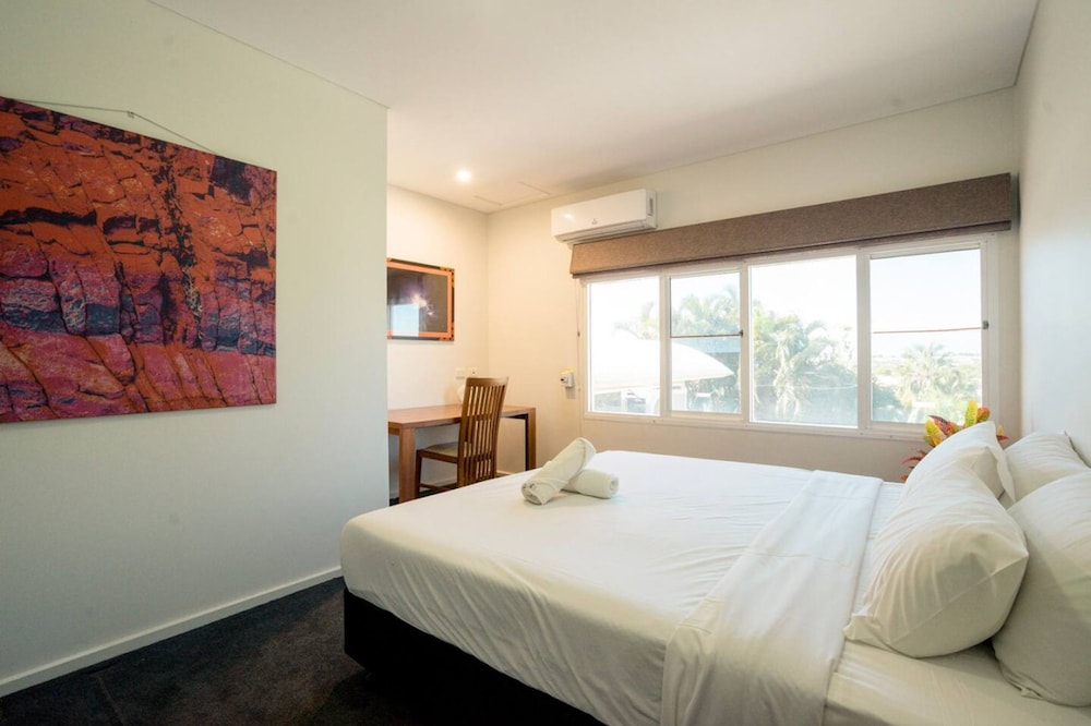 Zenhouse Retreat 5BR Homey Haven Pool Office