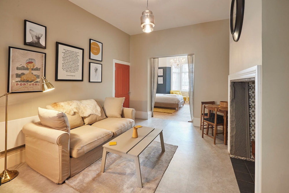 Host Stay Northville Arrifana