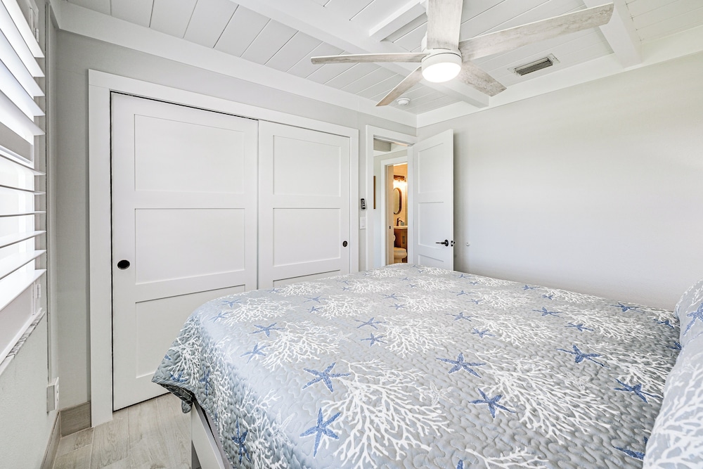 Steps to Englewood Beach: Home w/ Outdoor Oasis!
