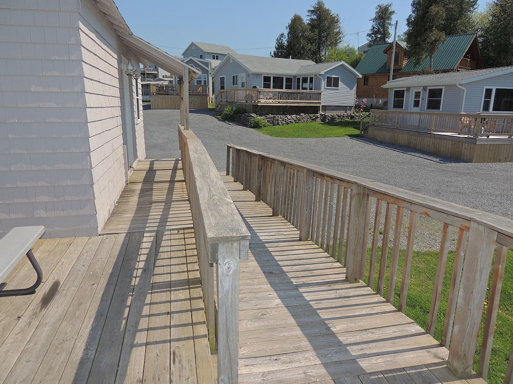 Angel Rock Waterfront Cottages and Vacation Homes