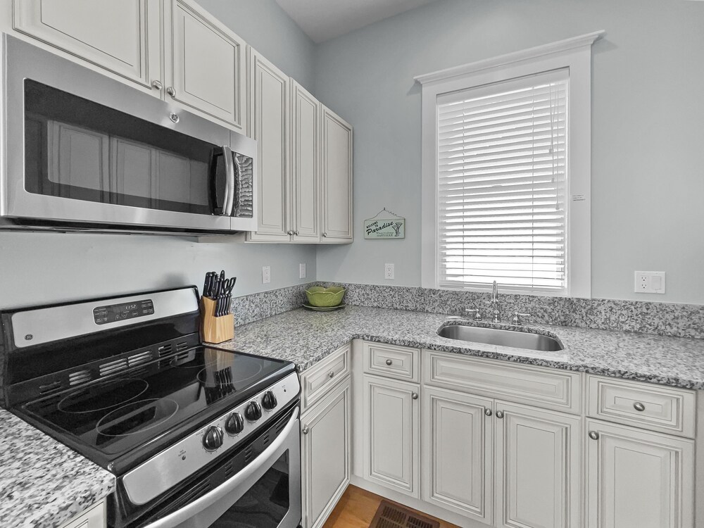 Sol Surfer 1 Bedroom Home by RedAwning view 5