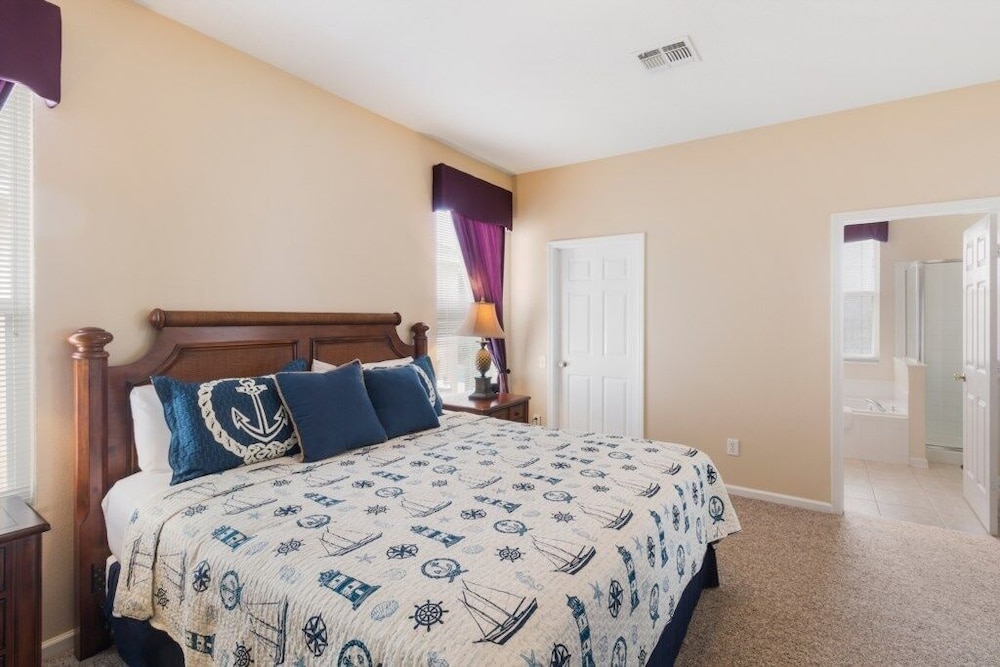 Modern Villa W/ South-facing Pool, Spa & Game Room Near Disney 3 Bedroom Villa