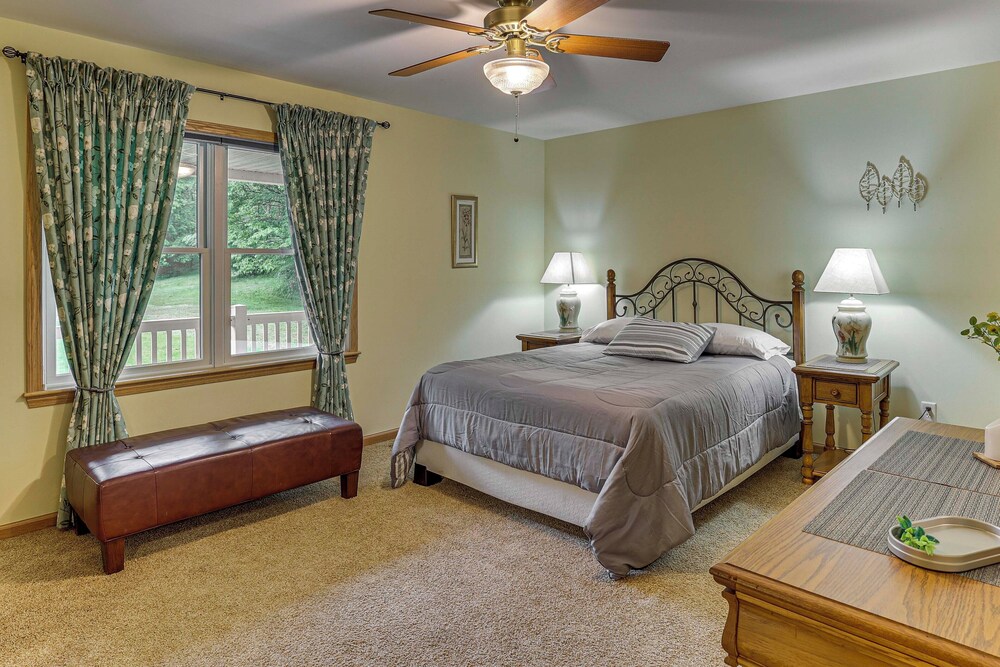 2 Mi to Woodbury Wildlife Area: Cozy Farmhouse!