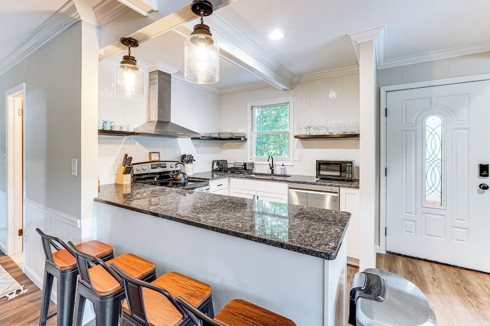 Hot Tub + Game Room! Lakefront Gem in Pocono Mtns