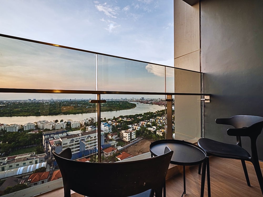 The Lumiere Luxury Citypoint ANGIA
