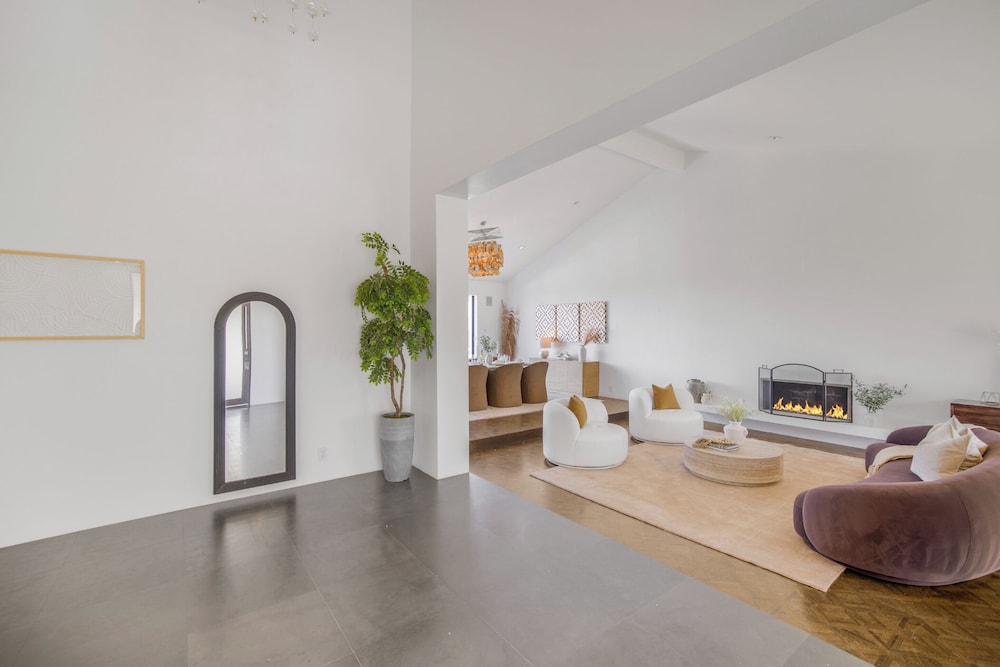 Stradella View - Bel-air Oasis w/ Infinity Pool & Stunning Panoramic Views