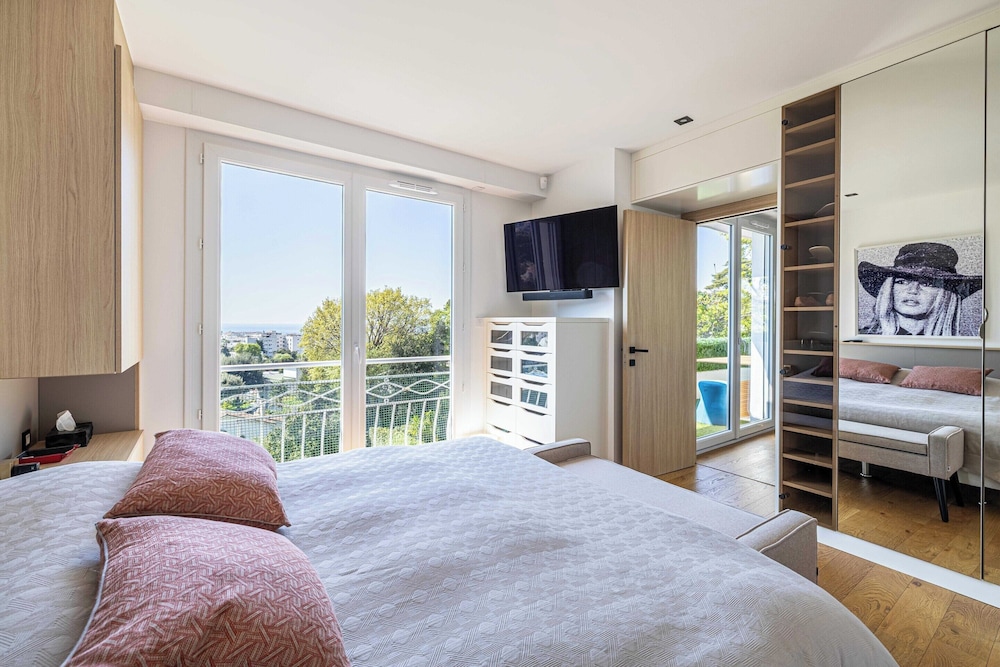 Modern Flat With sea View - AC- 2br- 4P - Cannes