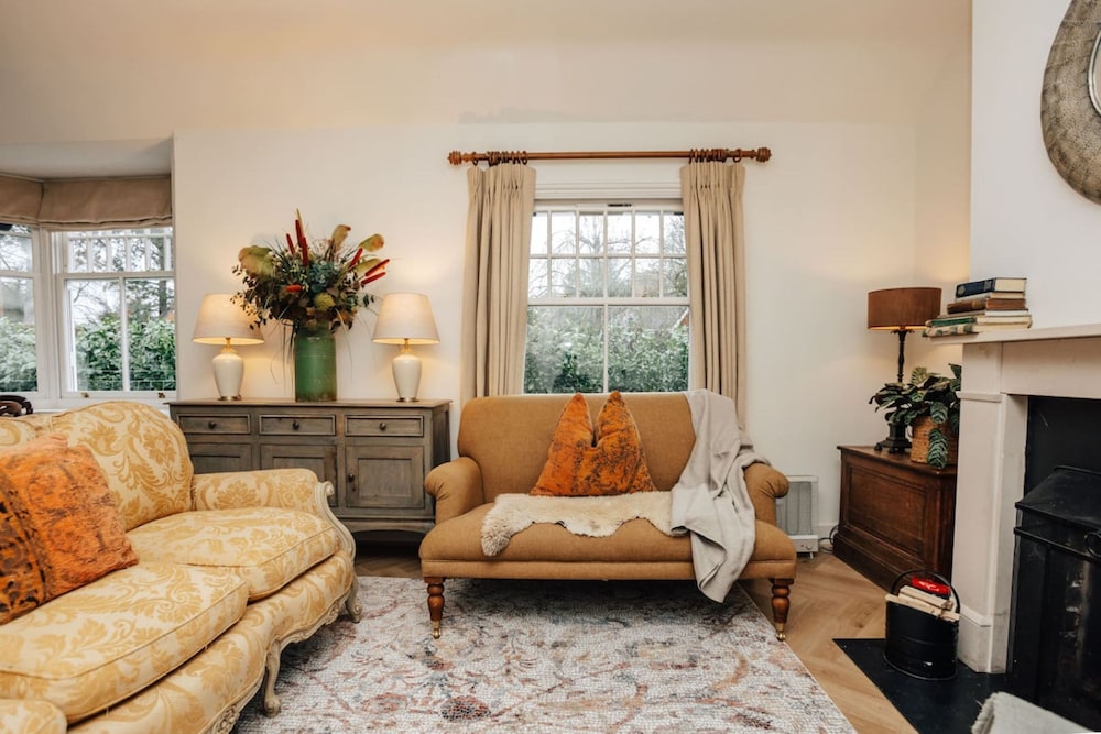 Badgemore Cottage - From 250 Per Night