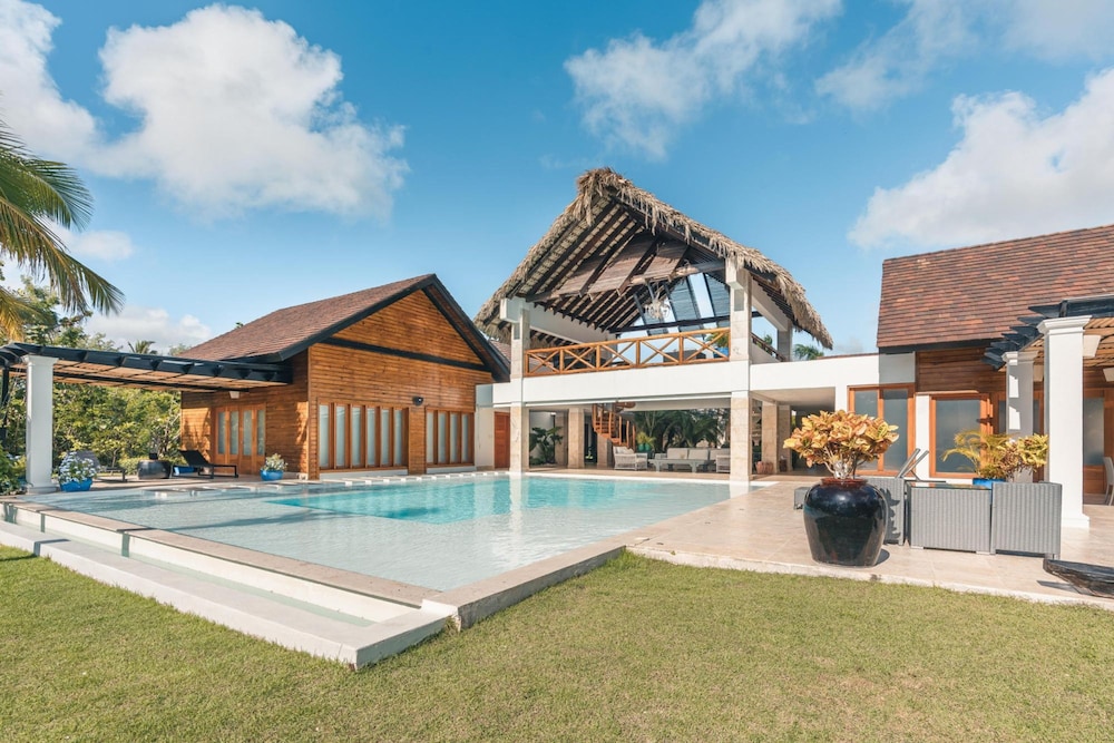Magnificent Villa w Private Pool at Yarari view 5