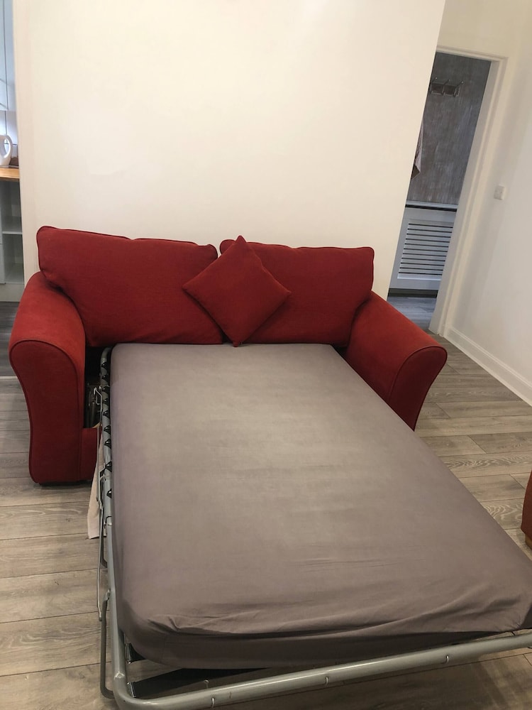 1 Bedroom Pet Friendly Apt Wd Free Wifi, Parking, Netflix & Pool Table. Sleeps 3
