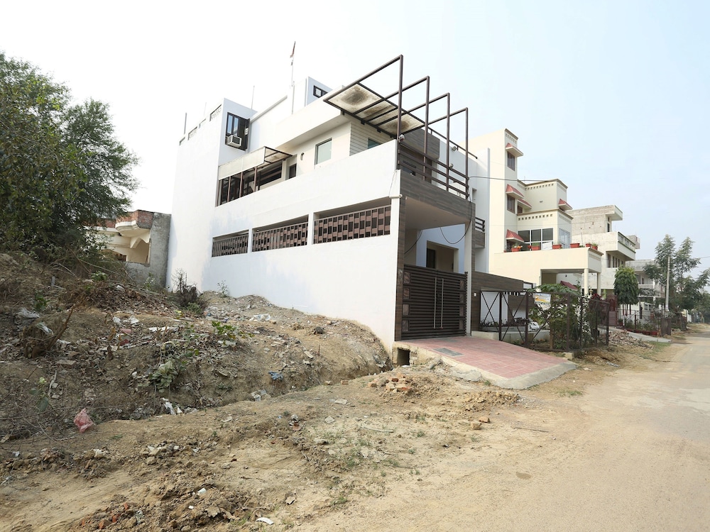 OYO 12220 Krishnavi INN